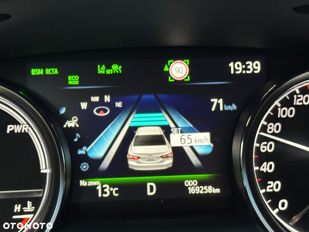 Toyota Camry 2.5 Hybrid Executive CVT - 33