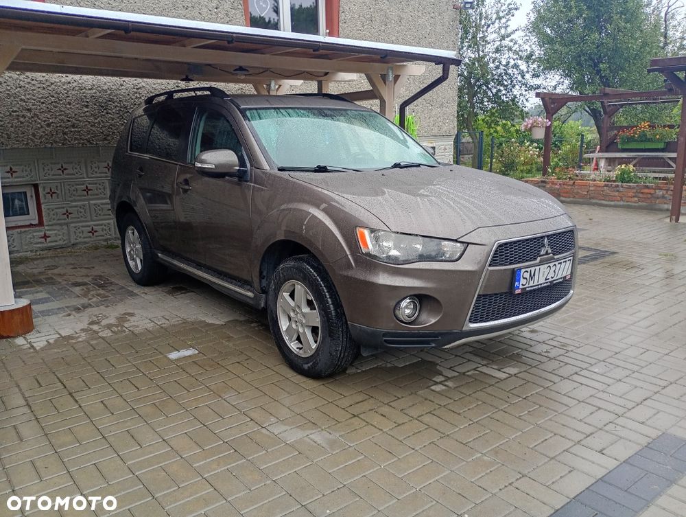 Mitsubishi Outlander - 1
