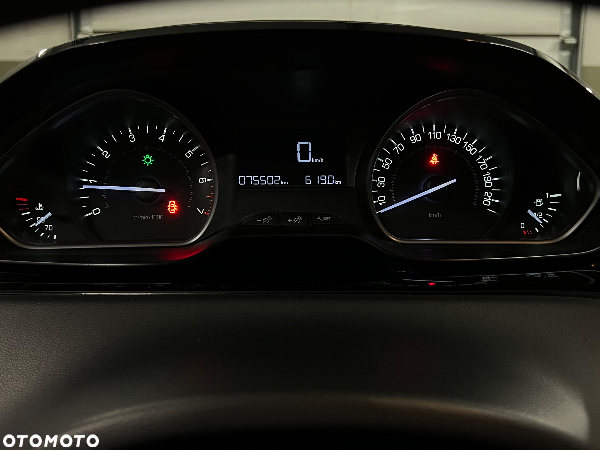 Peugeot 208 - 33