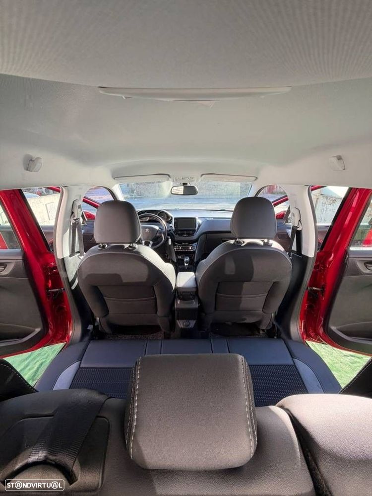 Peugeot 2008 1.2 PureTech Allure EAT6 - 20