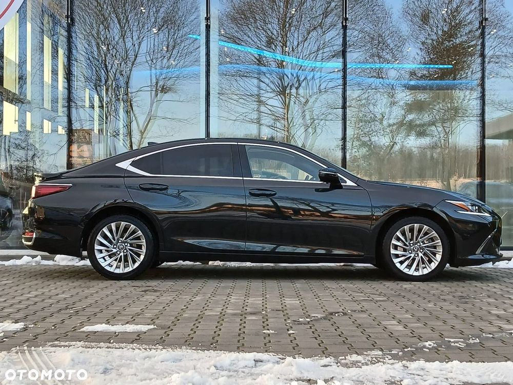 Lexus ES 300h Business Edition - 4
