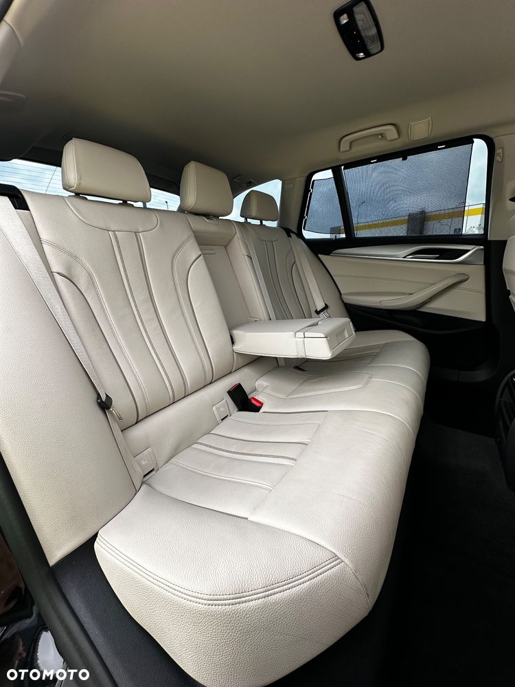 BMW Seria 5 520d Touring Luxury Line - 10