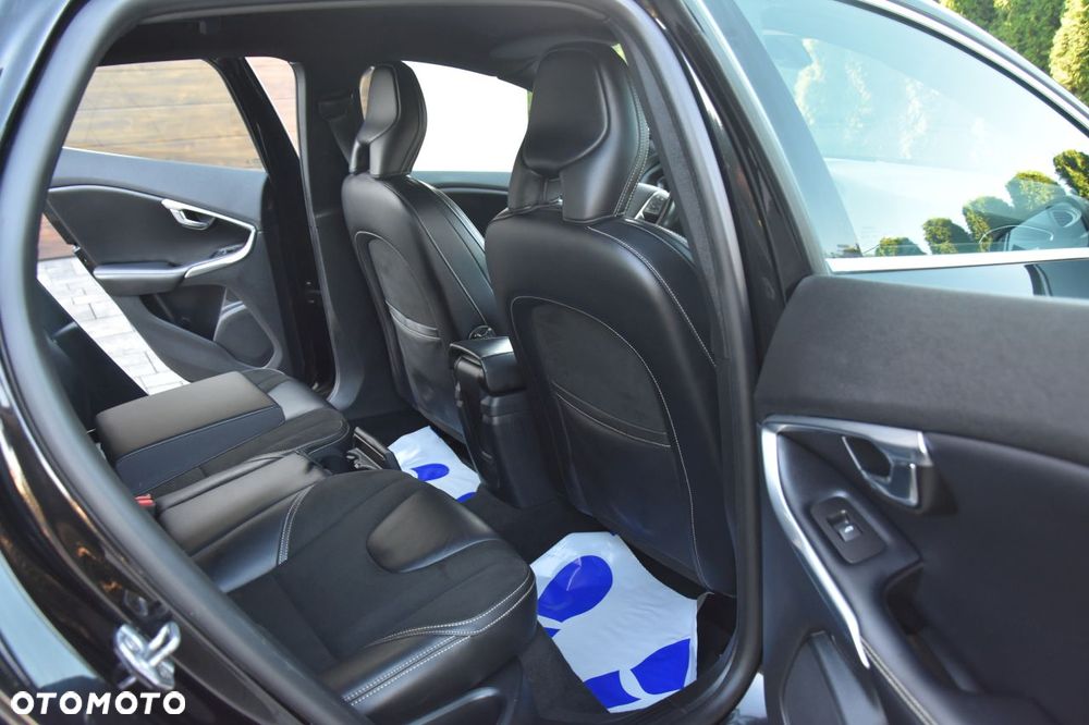 Volvo V40 D2 Drive-E R-Design Momentum - 17