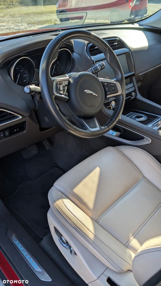 Jaguar F-Pace 2.0 i4P AWD Prestige - 8