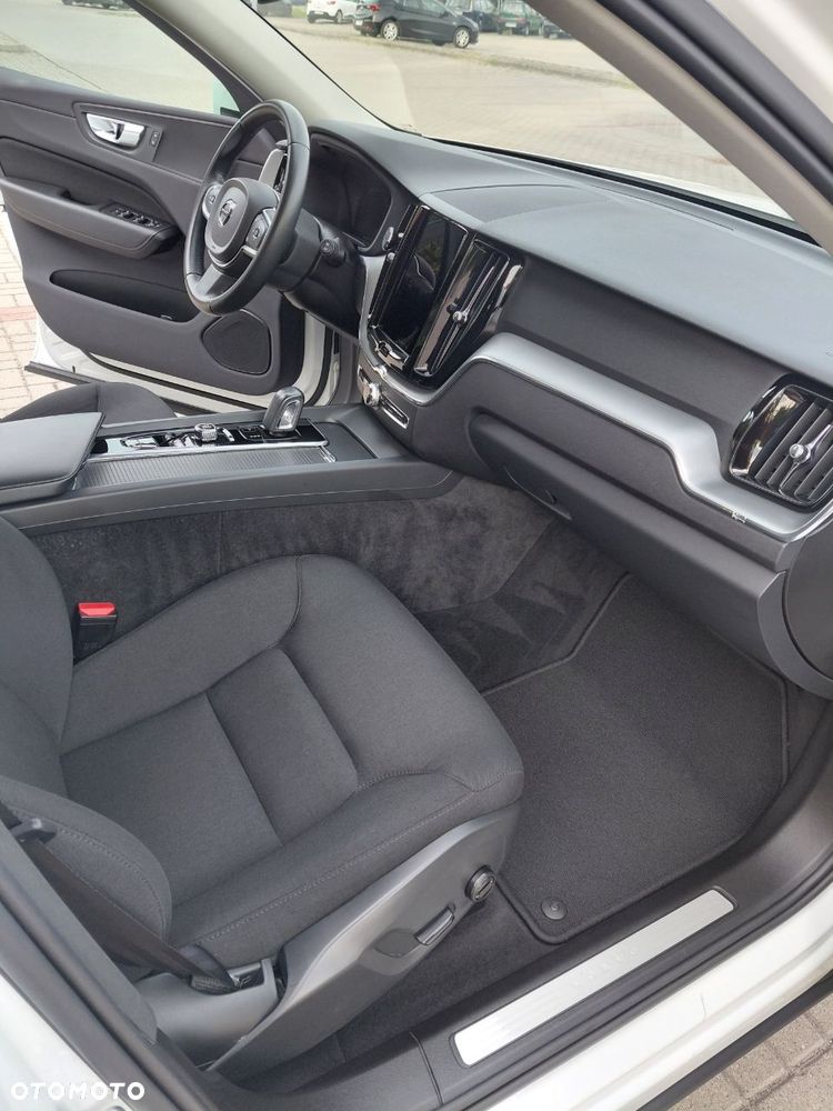 Volvo XC 60 B4 B Momentum - 14