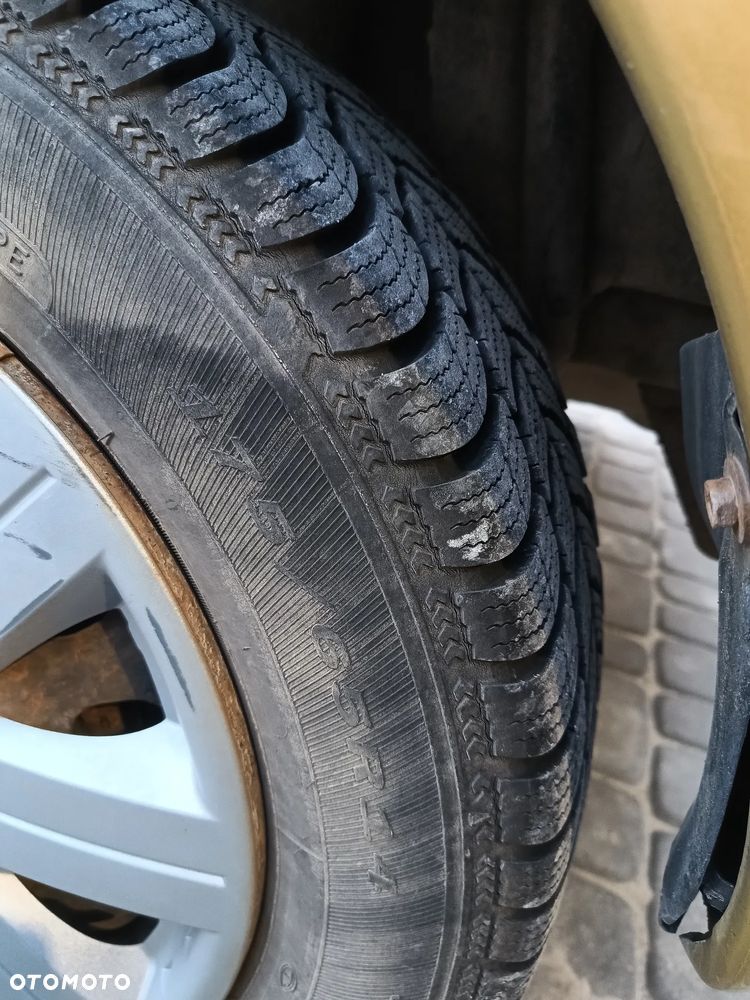 Toyota Yaris 1.0 Base - 17