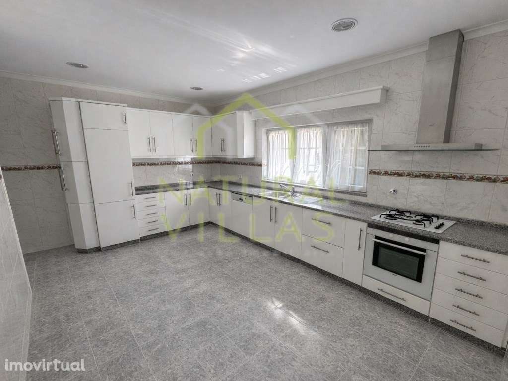 Moradia T5 com Piscina e Garagem em Resende, Viseu - Grande imagem: 4/25