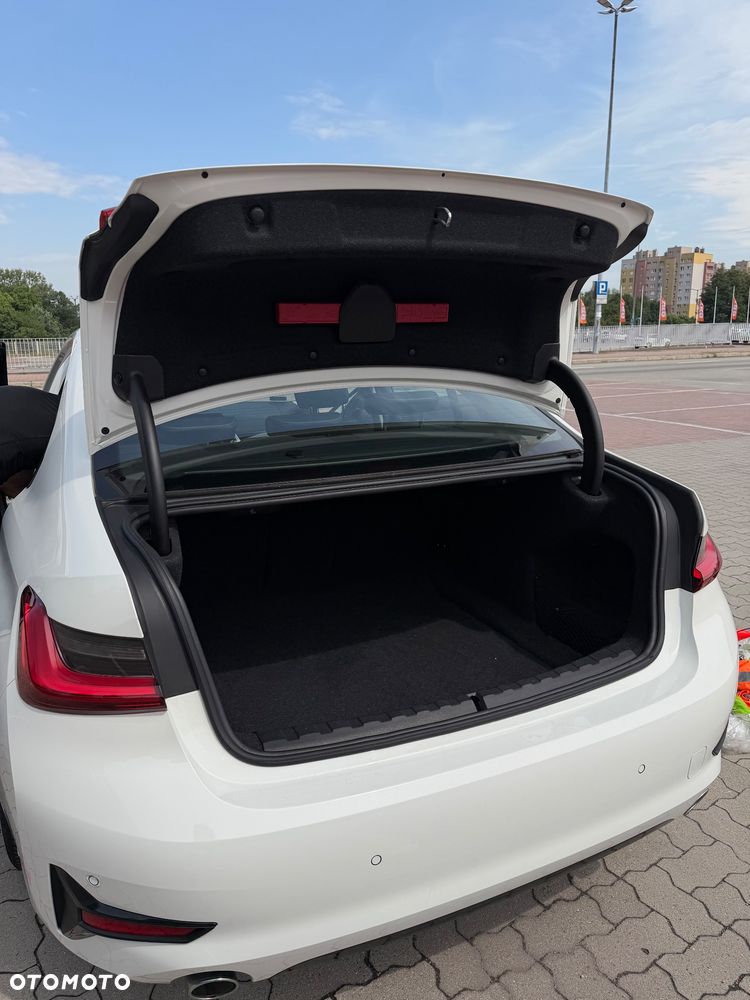 BMW Seria 3 318d - 13