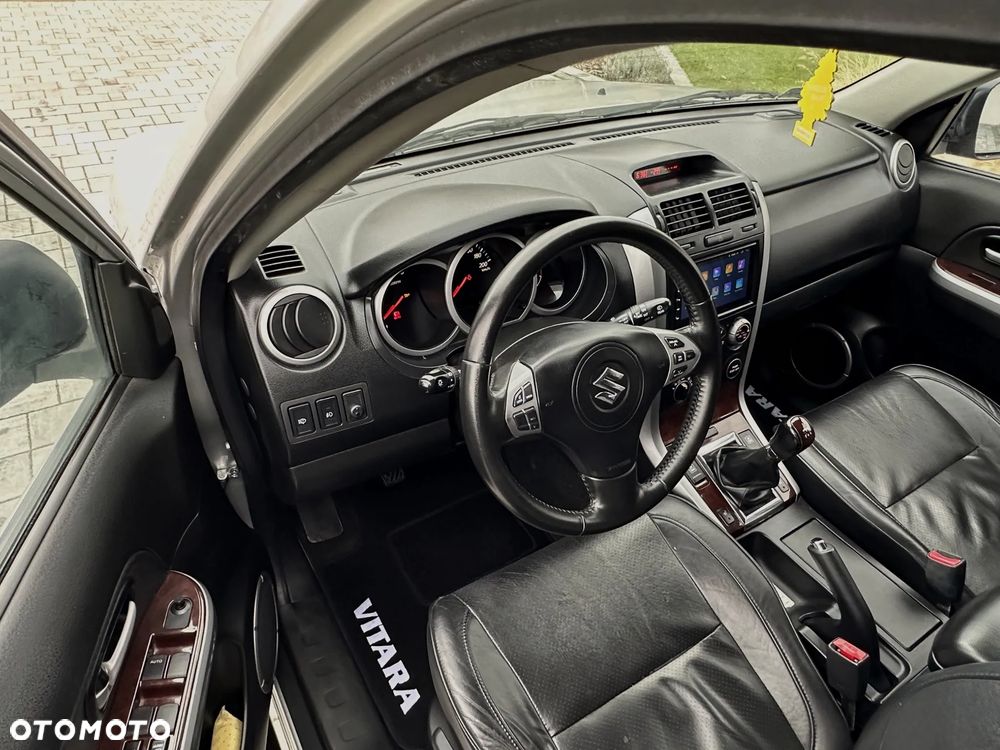 Suzuki Grand Vitara 2.0 De luxe - 8