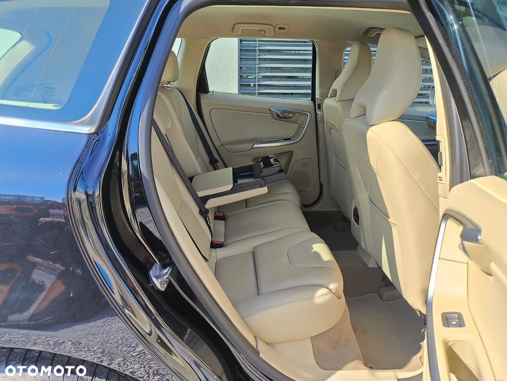 Volvo XC 60 D4 AWD Geartronic Summum - 26