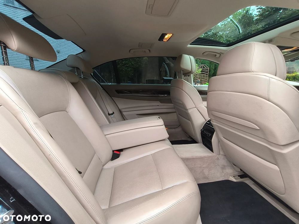 BMW Seria 7 740i L - 14