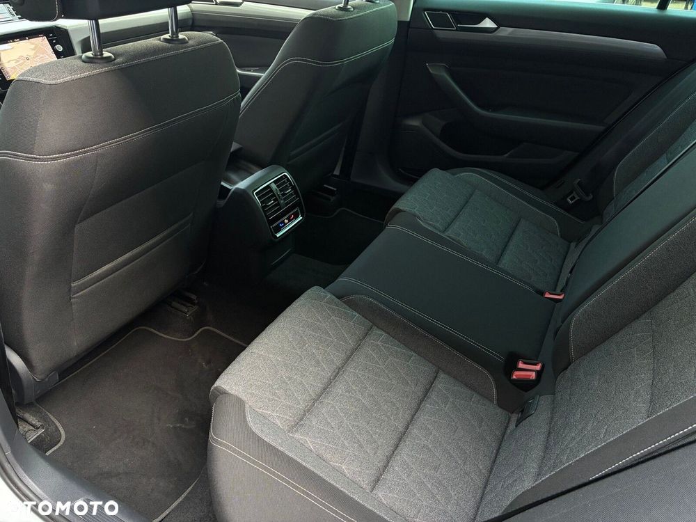 Volkswagen Passat - 29