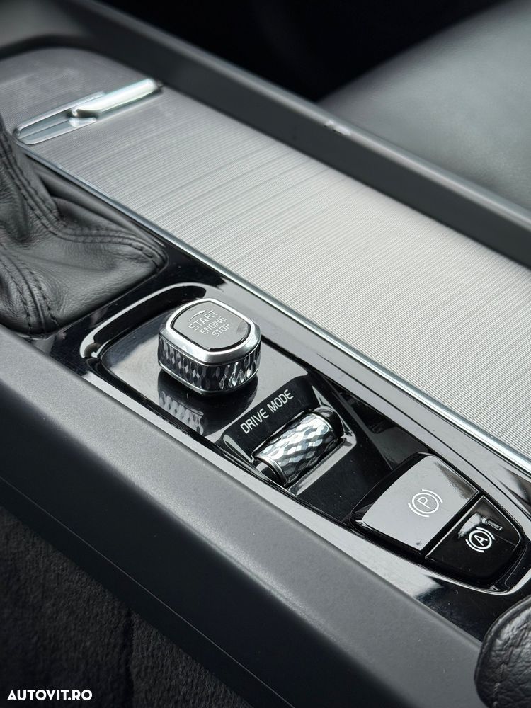 Volvo XC 60 D4 Momentum Pro - 12
