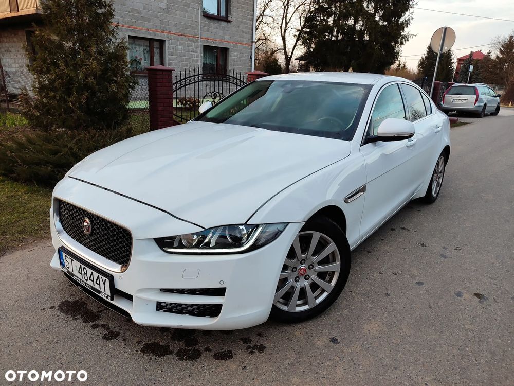 Jaguar XE - 1