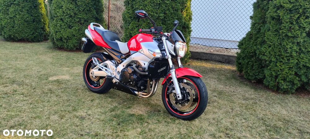 Suzuki GSR - 1
