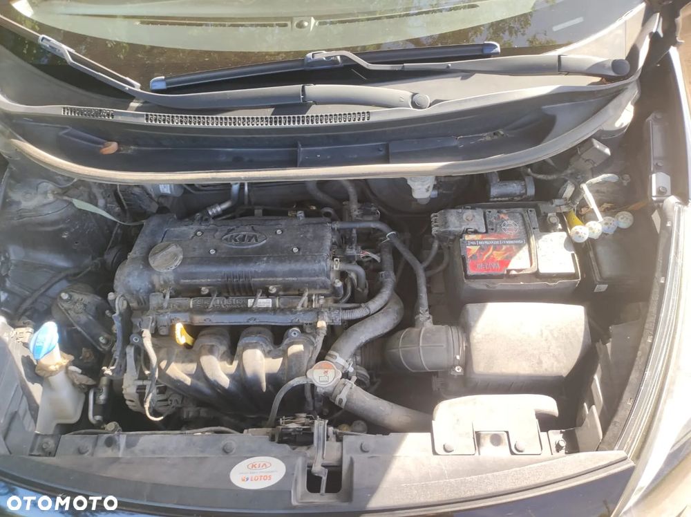 Kia Rio 1.4 L - 6