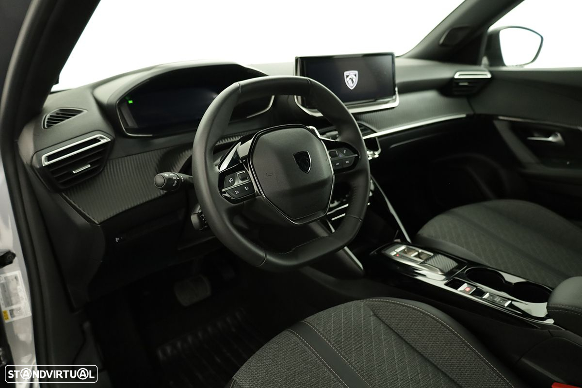 Peugeot 2008 1.2 PureTech Allure EAT8 - 7