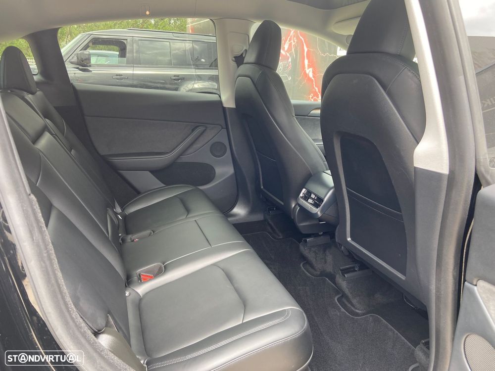 Tesla Model Y Long Range Dual Motor AWD - 38