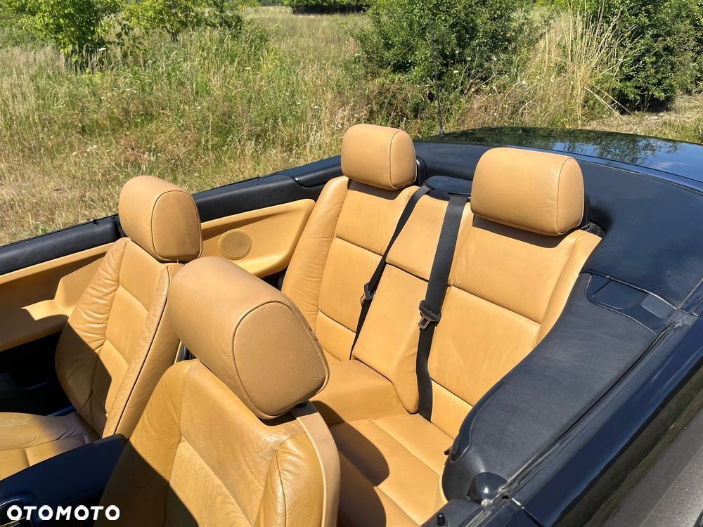 BMW Seria 3 320i Cabriolet - 8