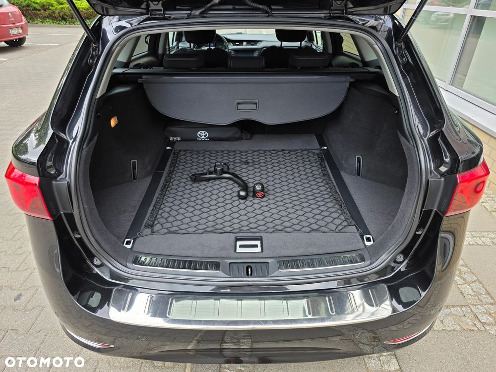 Toyota Avensis - 11