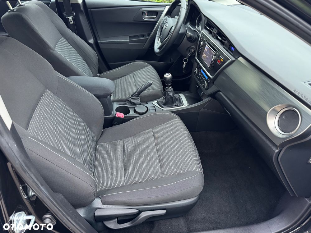 Toyota Auris 1.6 Valvematic Executive - 11