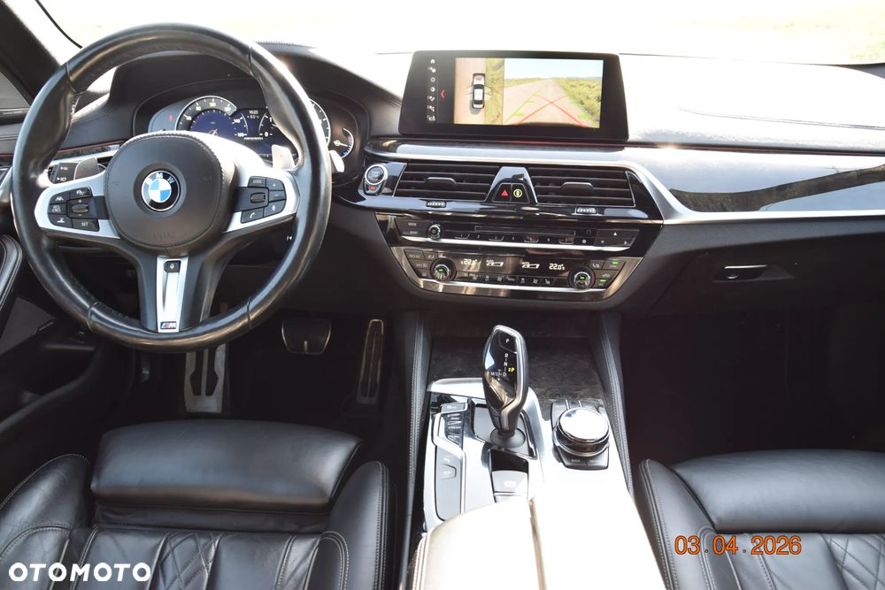 BMW Seria 5 M550i xDrive sport - 13