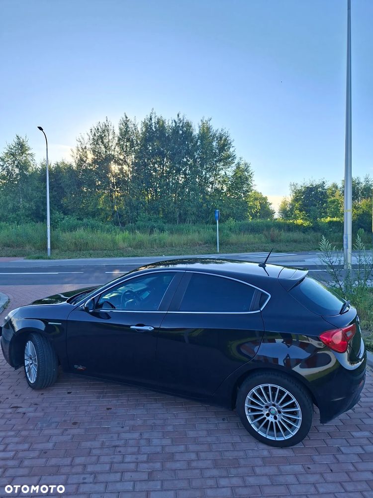 Alfa Romeo Giulietta 2.0 JTDM Distinctive - 8