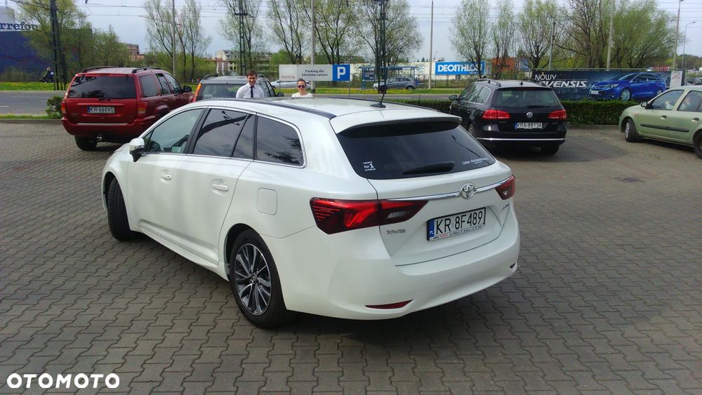 Toyota Avensis 2015 photo 4