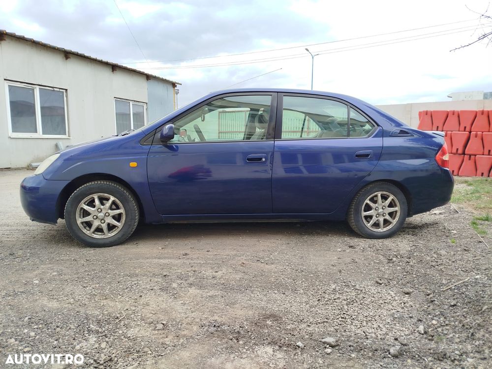 Toyota Prius - 4