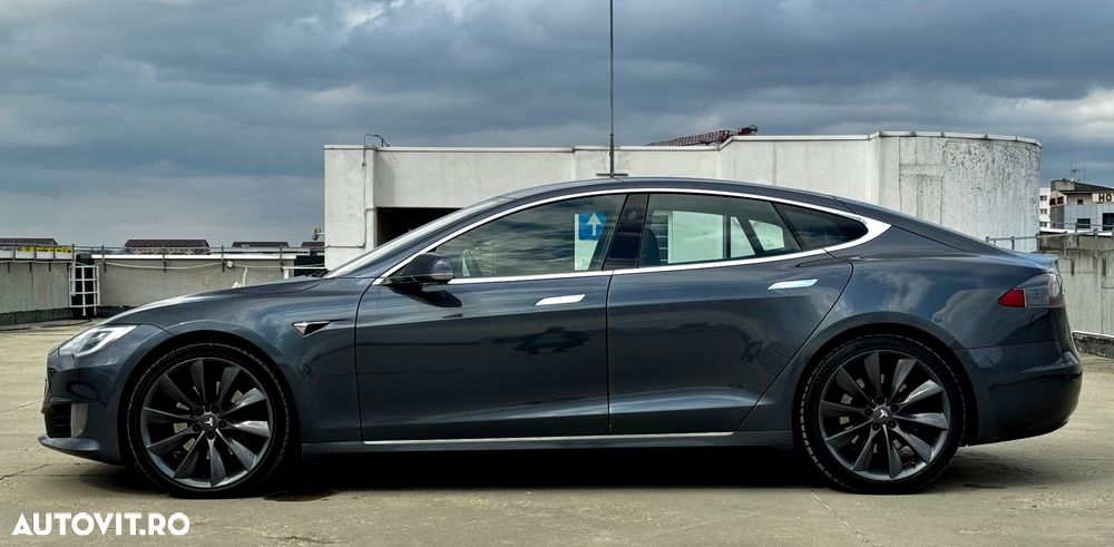 Tesla Model S - 4