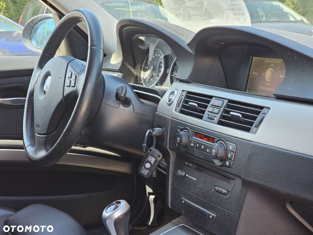 BMW Seria 3 330i - 11