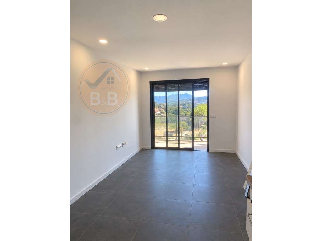 Apartamento T2 com Grande Varanda e lugar de Garagem - Varanda da V... - Grande imagem: 4/10
