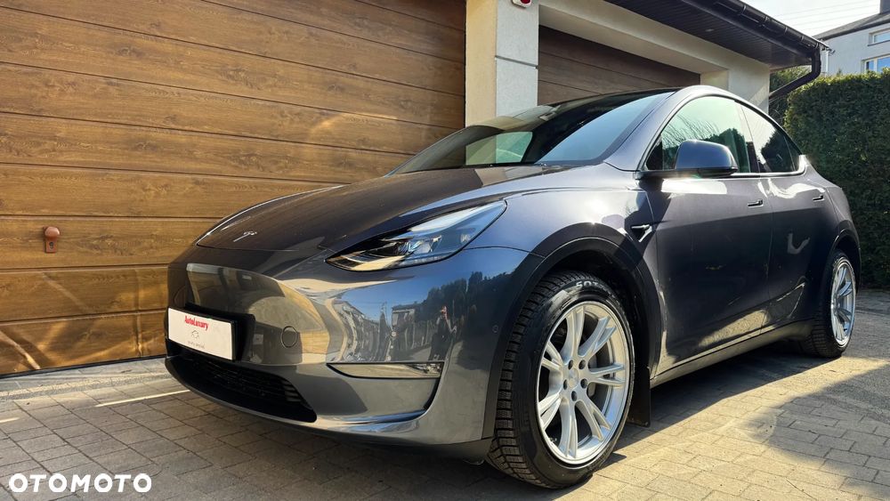 Tesla Y Long Range AWD - 4