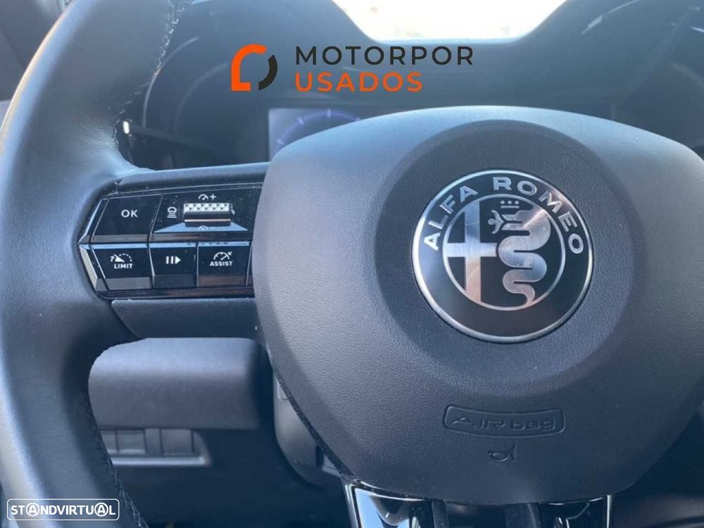 Alfa Romeo Junior 1.2 eDCT6 - 12