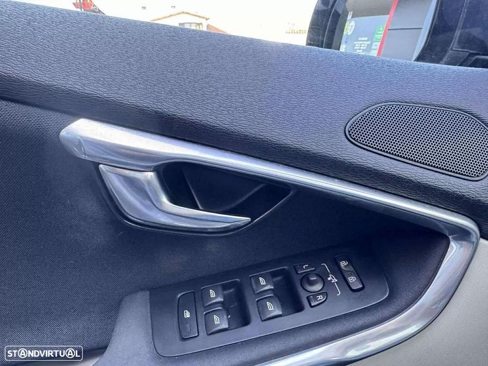 Volvo V40 Cross Country 2.0 D4 Momentum - 14