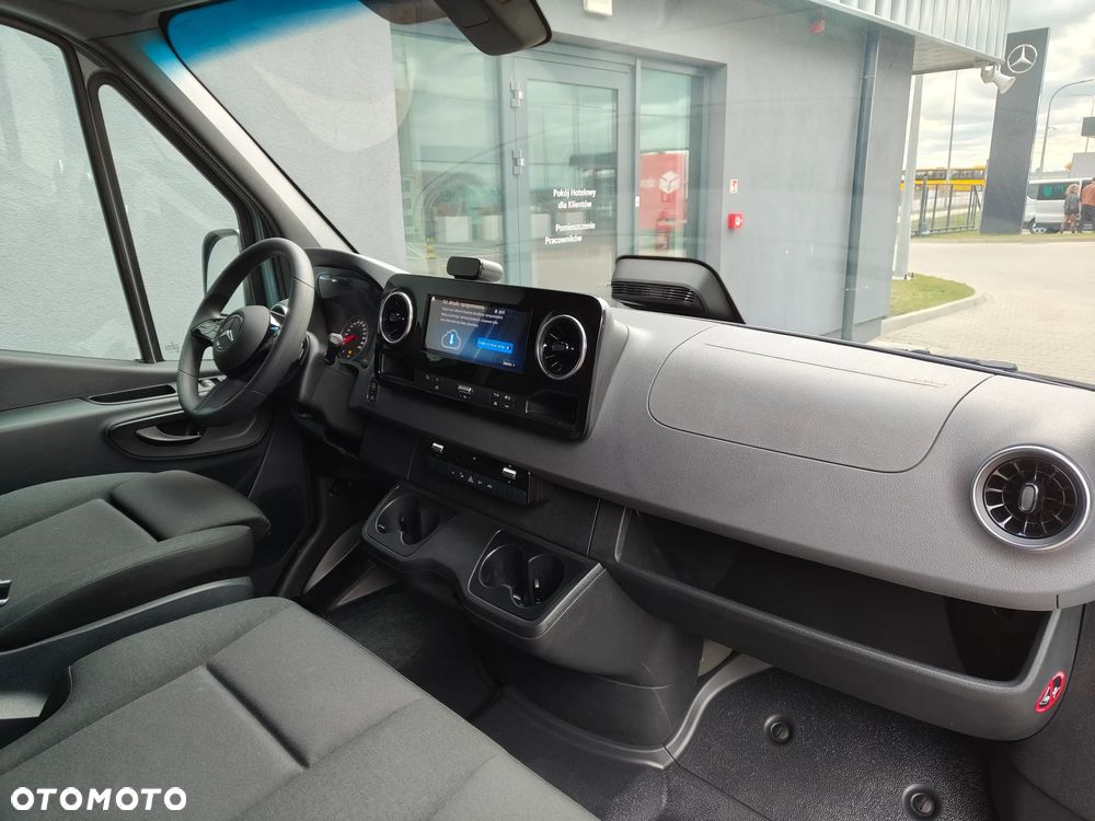 Mercedes-Benz Sprinter - 12