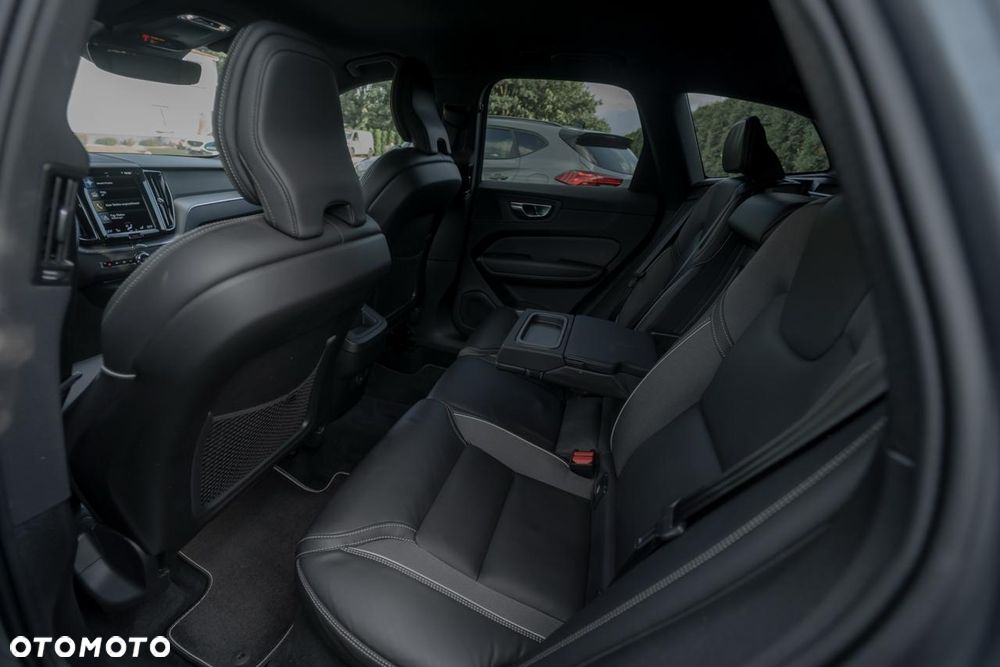 Volvo XC 60 B4 D AWD R-Design - 22