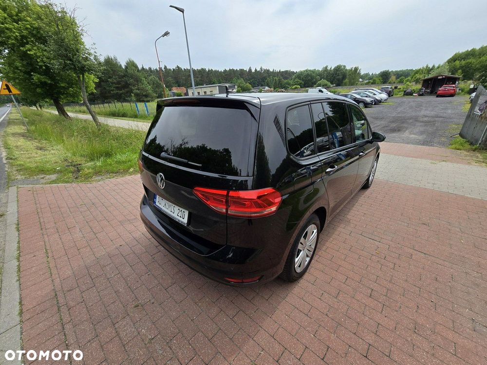 Volkswagen Touran - 11