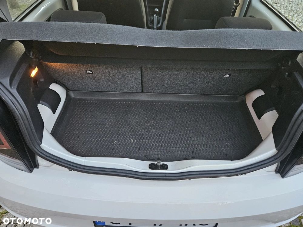 Volkswagen up! (BlueMotion Technology) move - 16