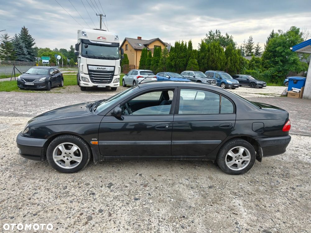 Toyota Avensis - 2