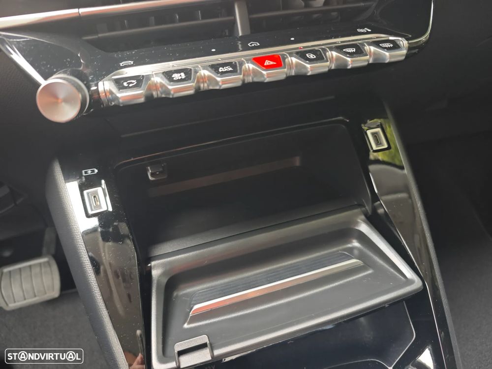 Peugeot e-208 Allure - 25
