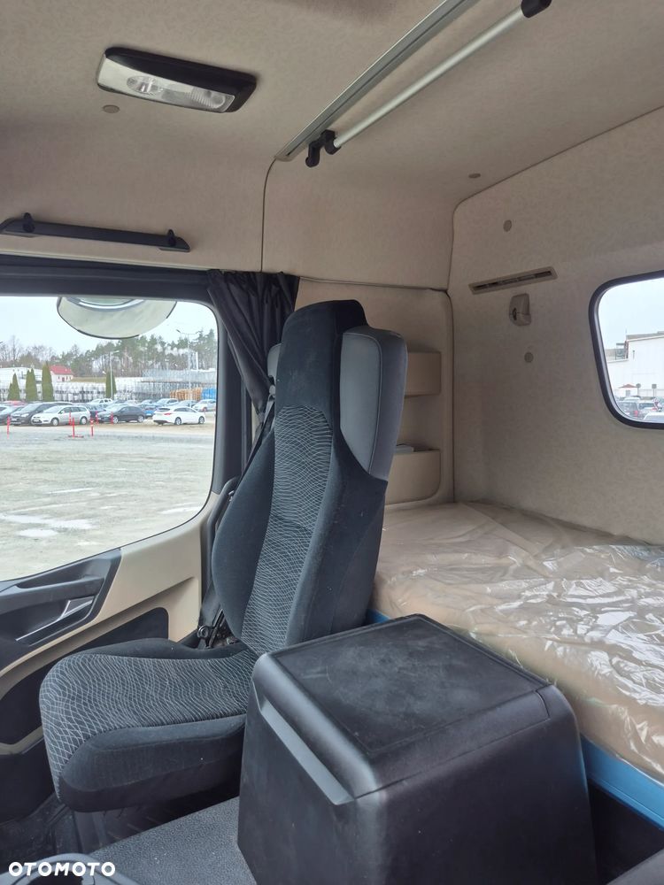 Mercedes-Benz ACTROS - 11