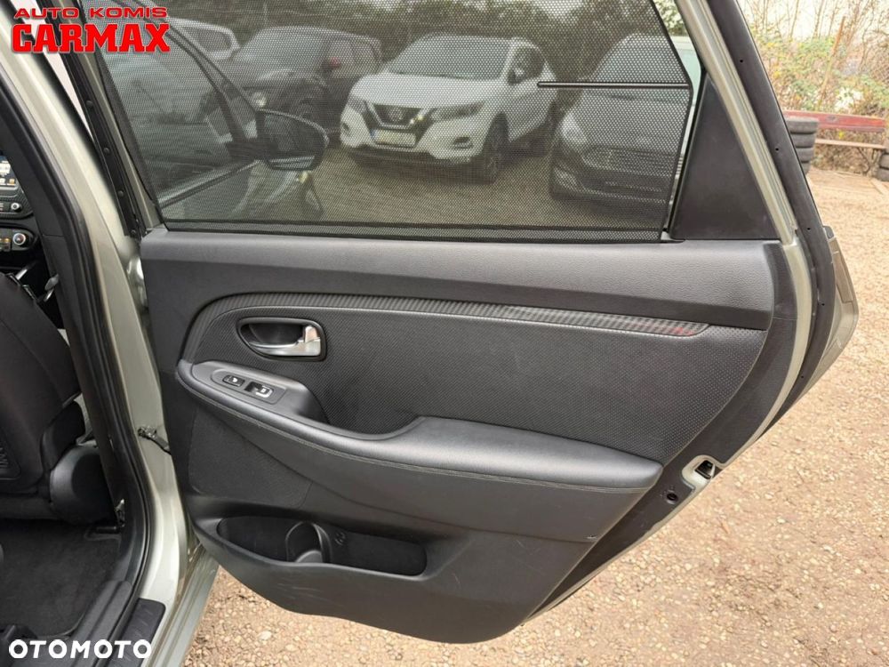 Kia Carens - 21