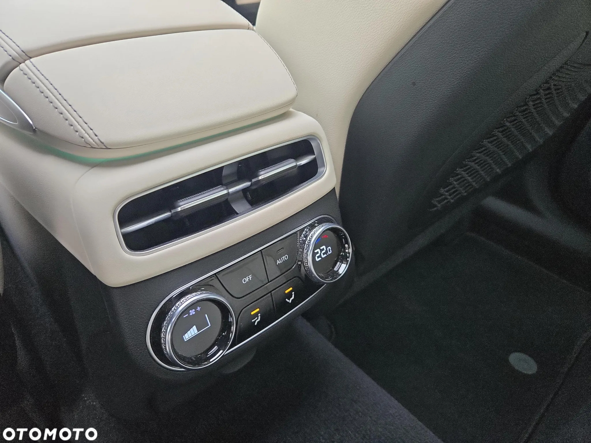 Genesis GV70 2.5T AWD AT8 Luxury Line - 19