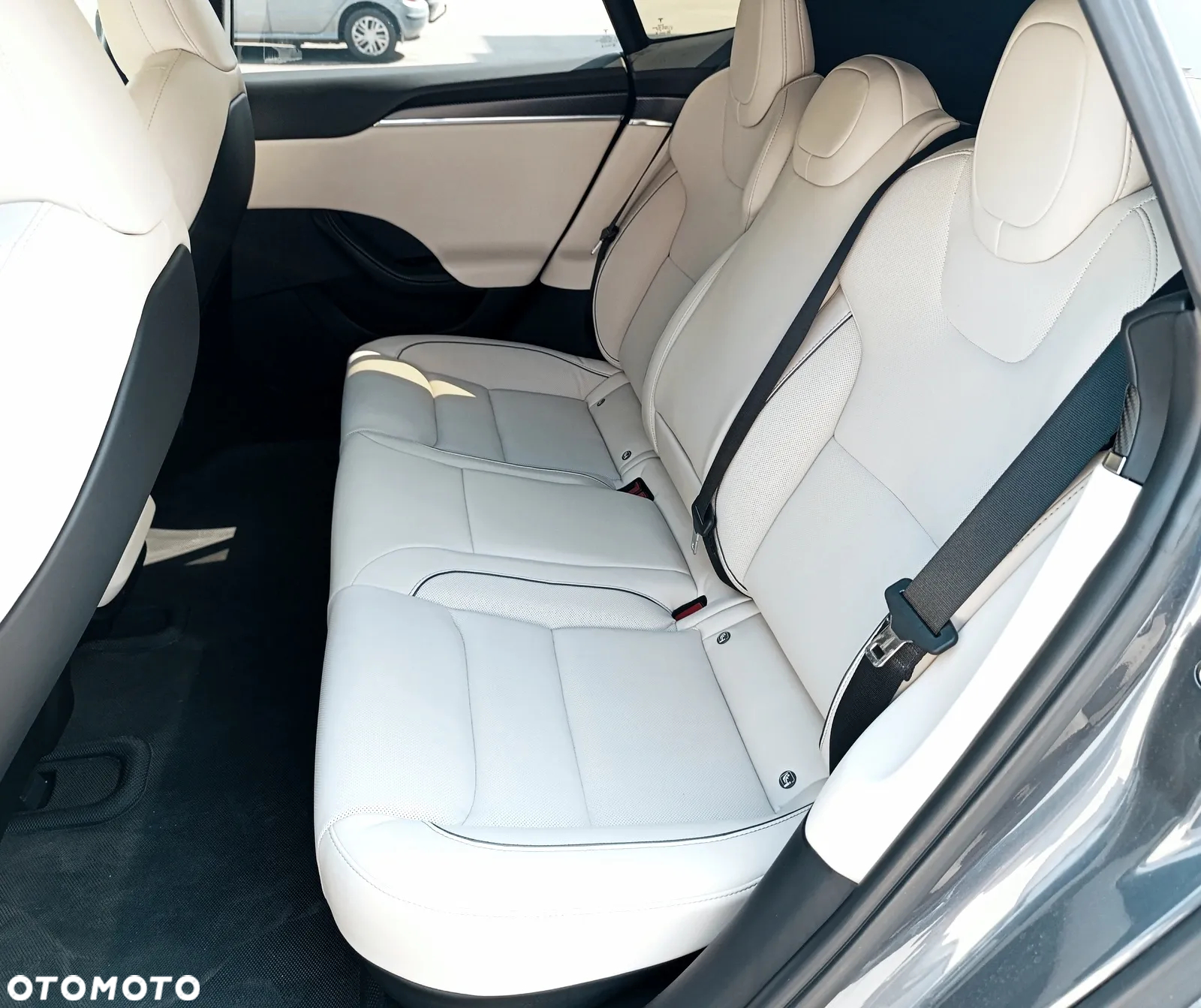 Tesla Model S Plaid - 10