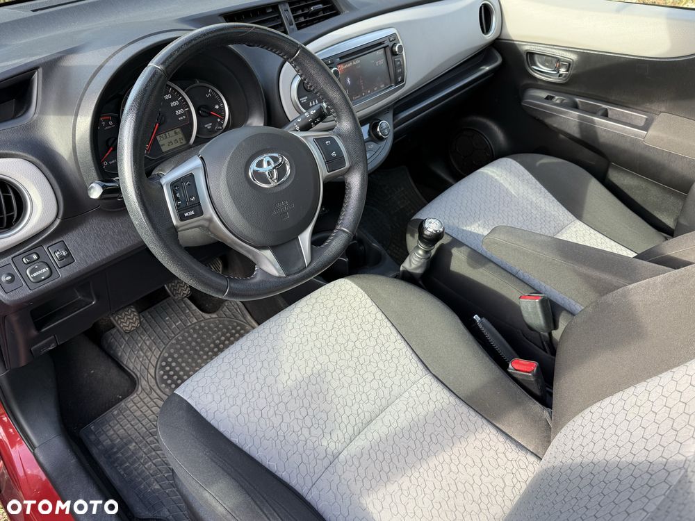 Toyota Yaris 2012 photo 5