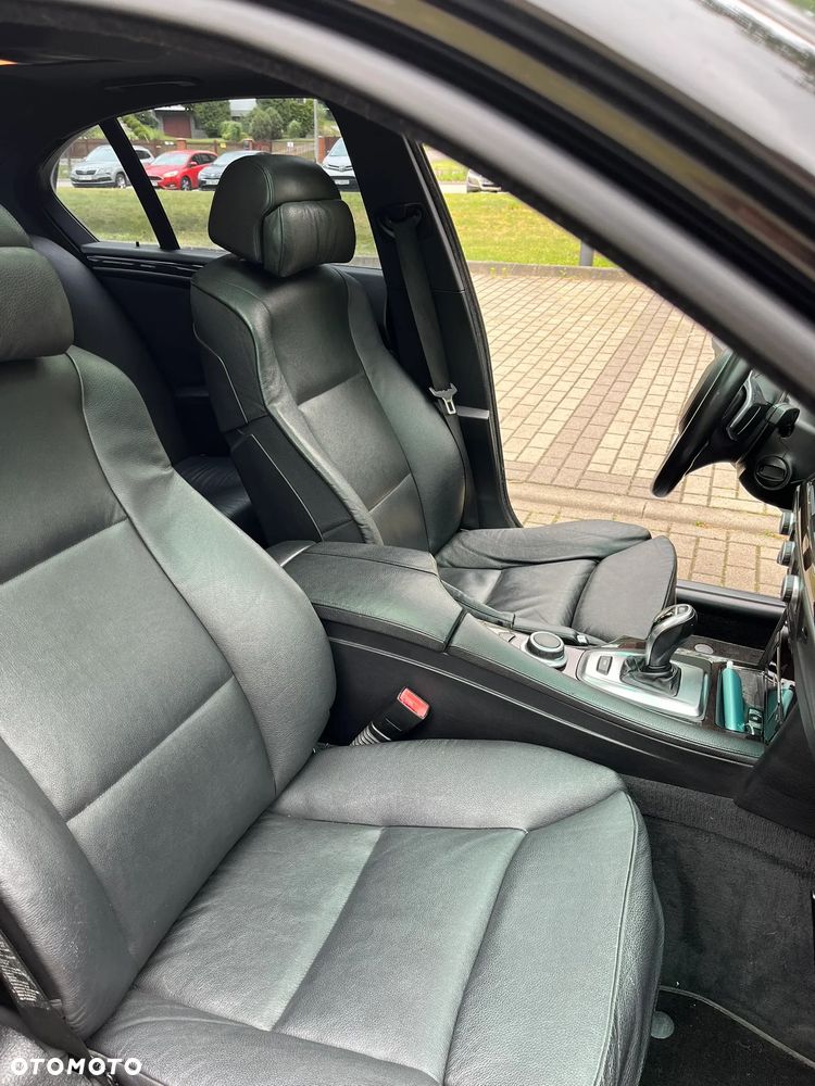 BMW Seria 5 550i Sport-Aut - 14