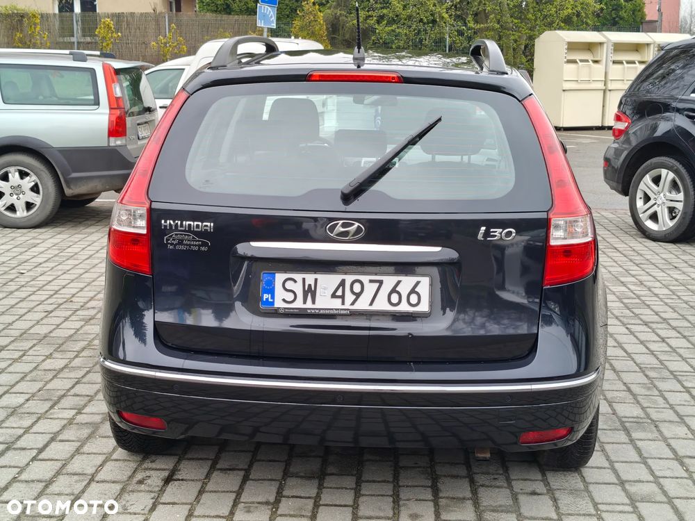 Hyundai i30 1.6 Seasons - 12