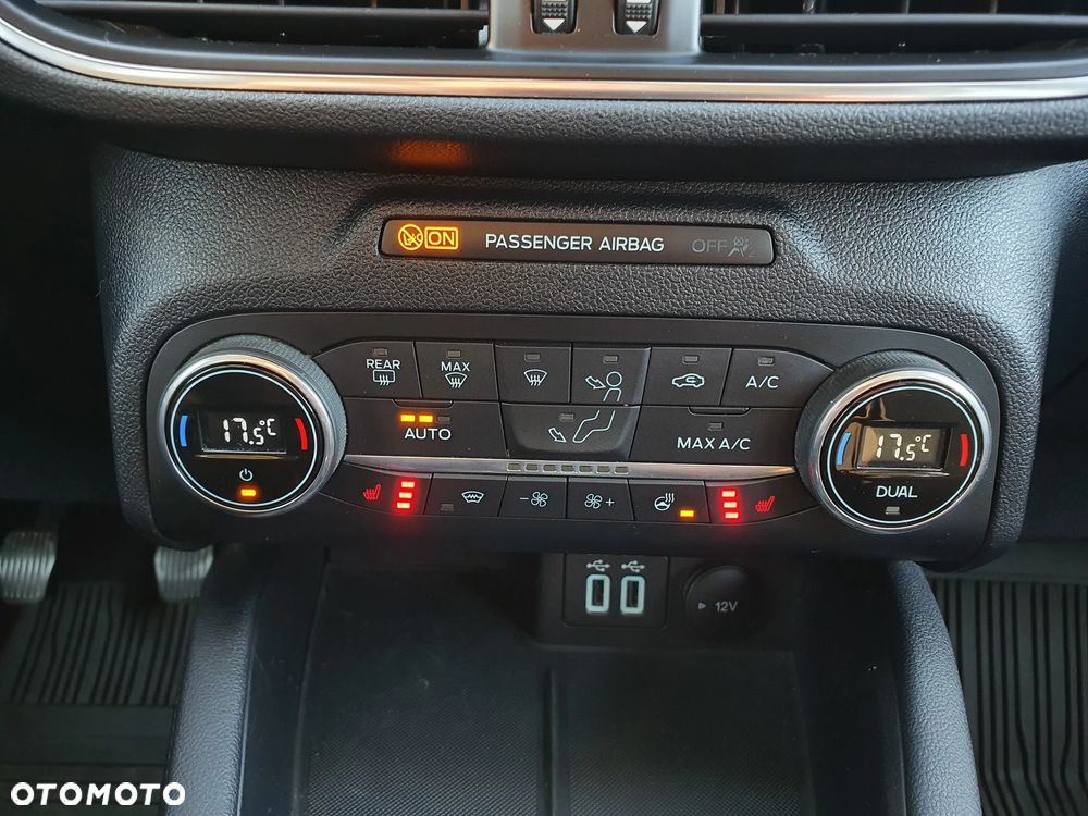 Ford Kuga 1.5 EcoBoost FWD Titanium - 36