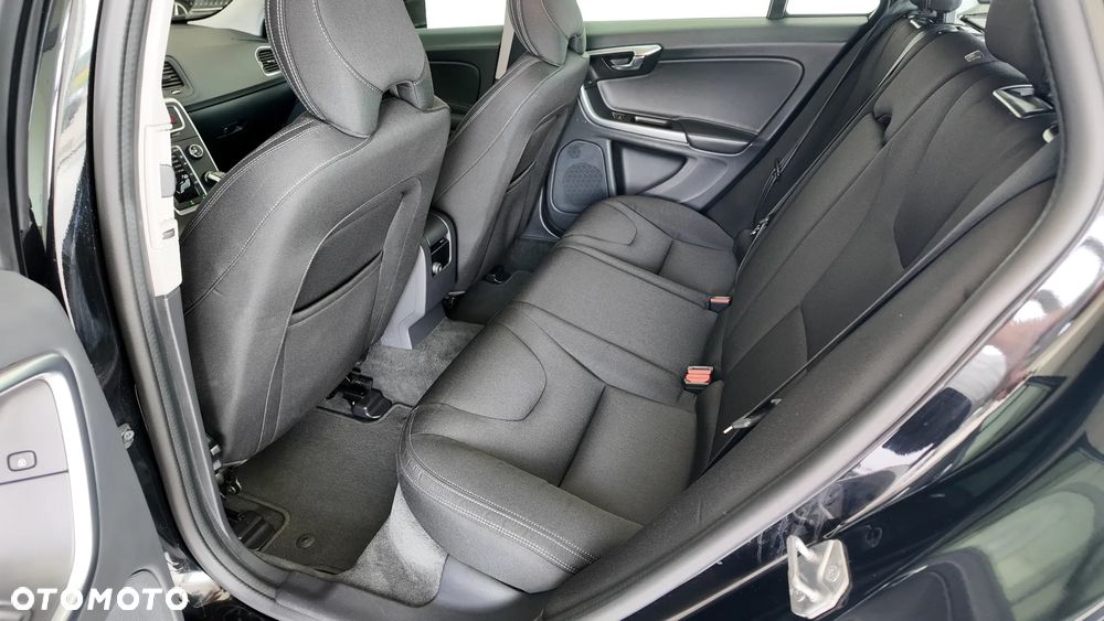 Volvo V60 D2 Drive-E Momentum - 13